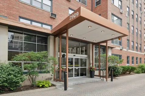 2909 North Sheridan Road Chicago IL 60657