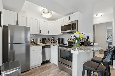 2909 North Sheridan Road Chicago IL 60657