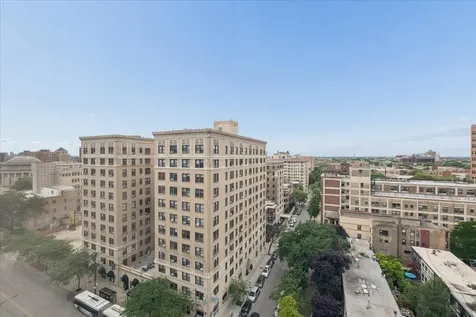 2909 North Sheridan Road Chicago IL 60657