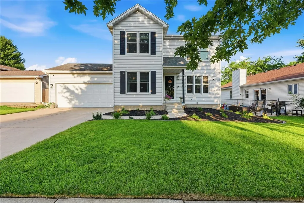 2830 Rocksbury Drive Bloomington IL 61705