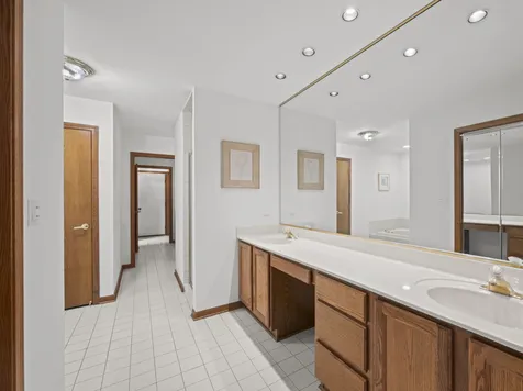 204 Jason Court Bloomingdale IL 60108