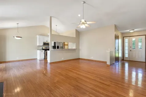 174 Suffolk Lane Grayslake IL 60030