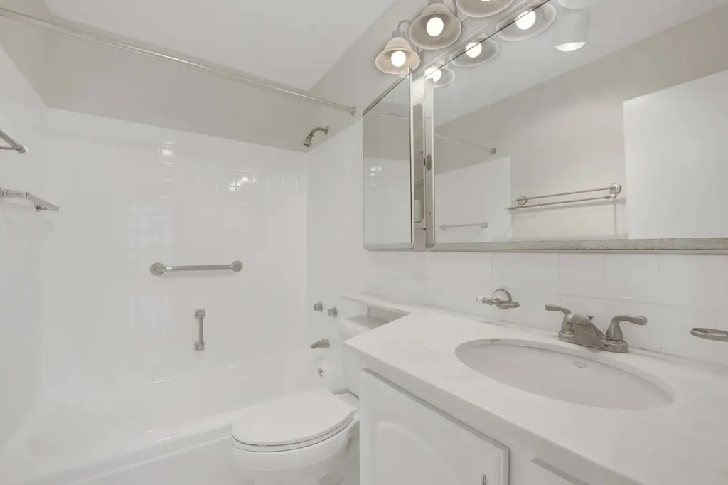 1850 North Clark Street Chicago IL 60614