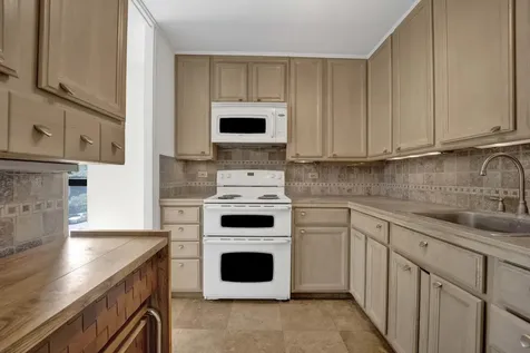 1850 North Clark Street Chicago IL 60614