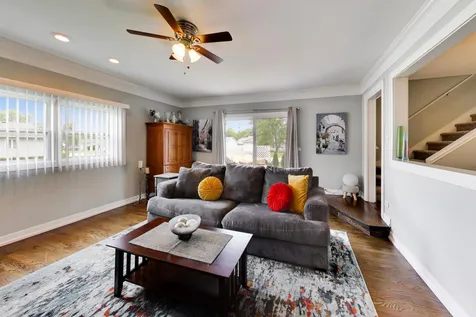 1067 Carpenter Court Elk Grove Village IL 60007
