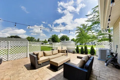 1067 Carpenter Court Elk Grove Village IL 60007