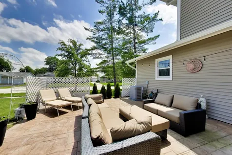 1067 Carpenter Court Elk Grove Village IL 60007