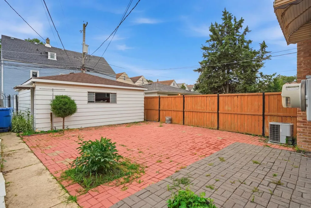4325 South Rockwell Street Chicago IL 60632