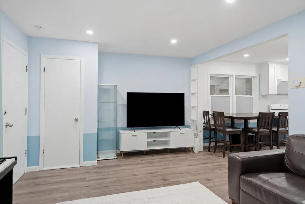 4325 South Rockwell Street Chicago IL 60632