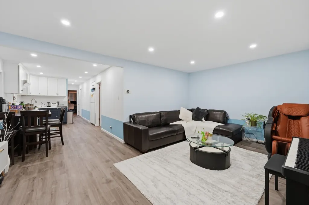 4325 South Rockwell Street Chicago IL 60632