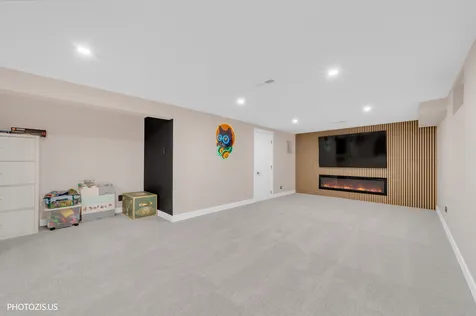 302 Goodridge Terrace Roselle IL 60172
