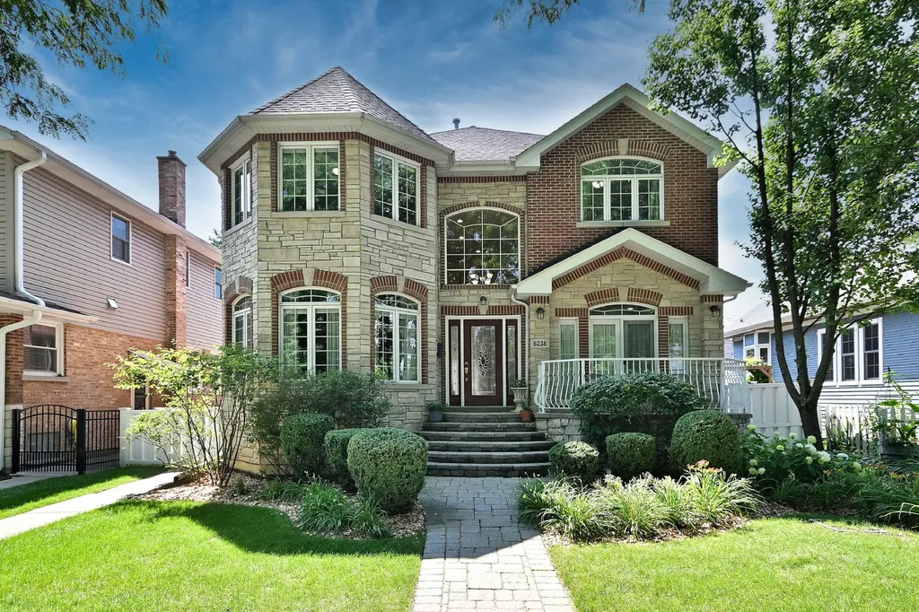 6238 North Neva Avenue Chicago IL 60631