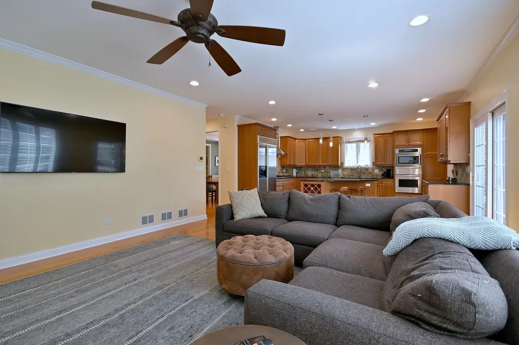 6238 North Neva Avenue Chicago IL 60631