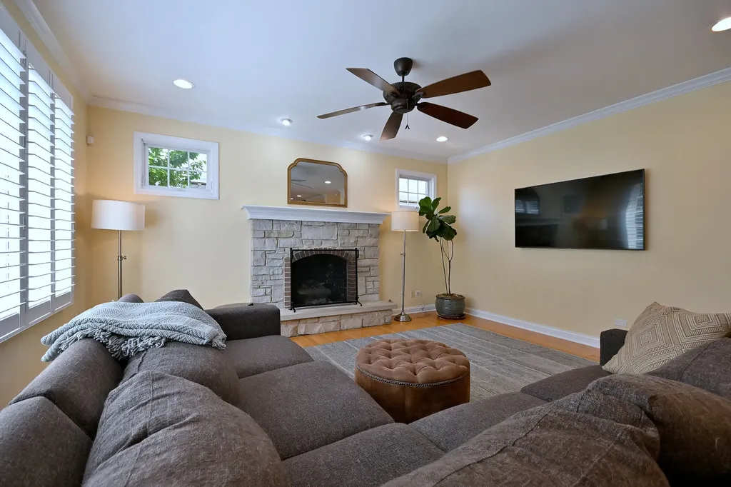 6238 North Neva Avenue Chicago IL 60631