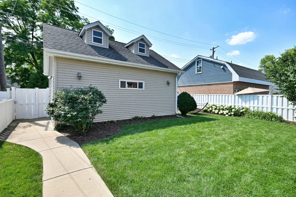 6238 North Neva Avenue Chicago IL 60631