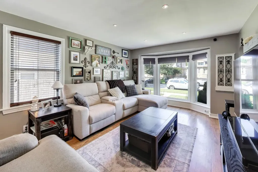 3221 North Plainfield Avenue Chicago IL 60634