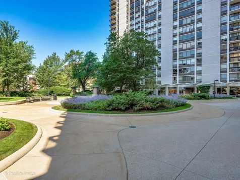 1455 North Sandburg Terrace Chicago IL 60610
