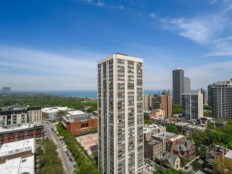 1455 North Sandburg Terrace Chicago IL 60610