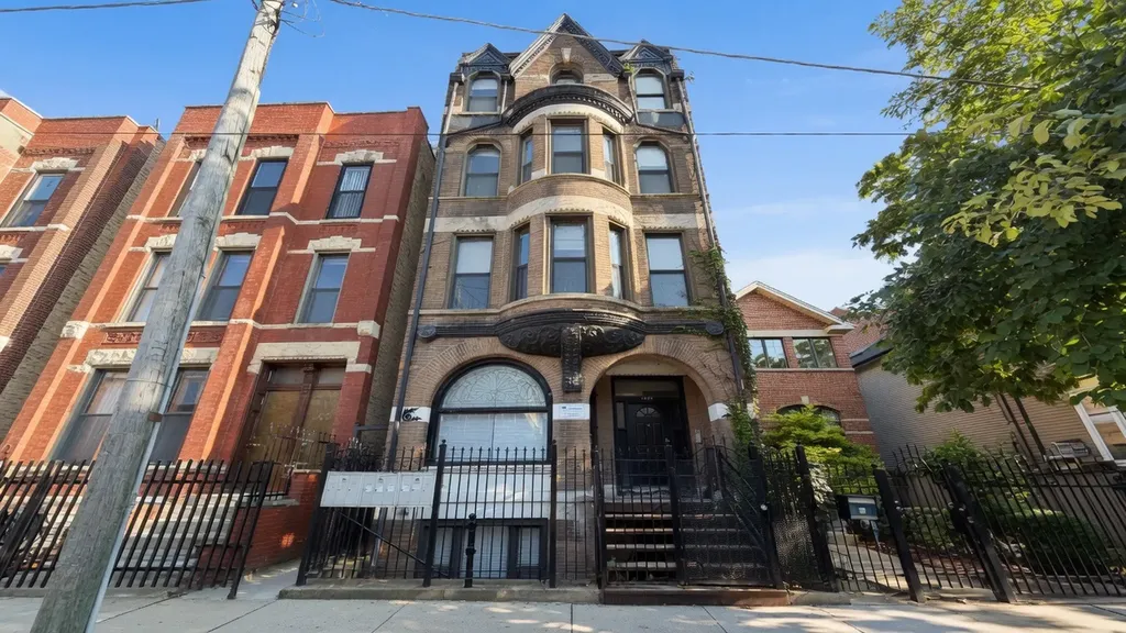 1337 West Huron Street Chicago IL 60642