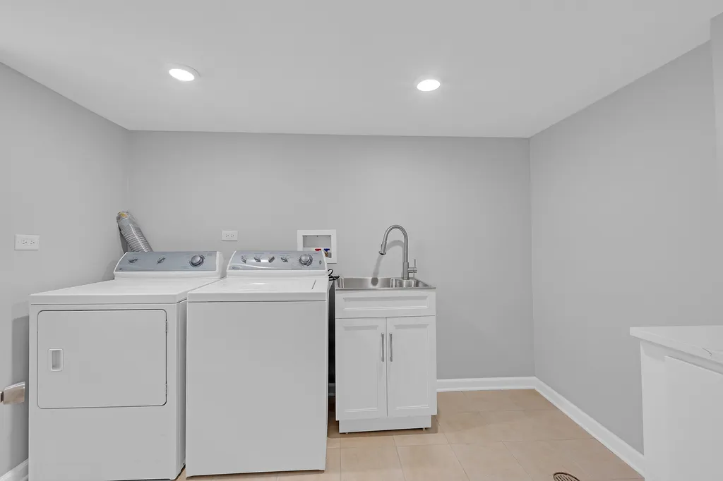 5830 North Nagle Avenue Chicago IL 60646