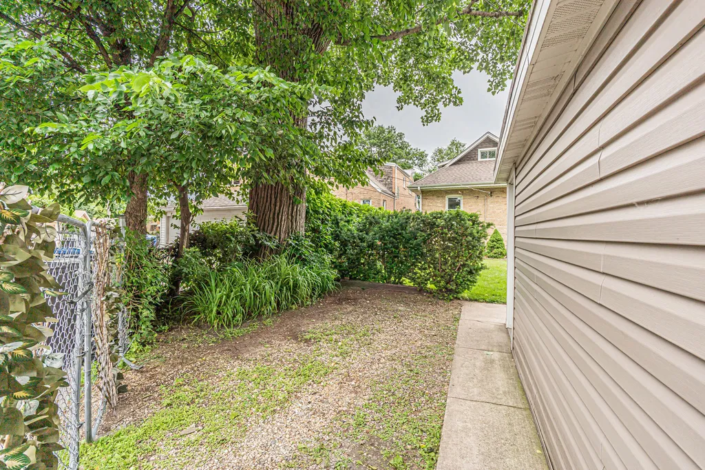 5830 North Nagle Avenue Chicago IL 60646