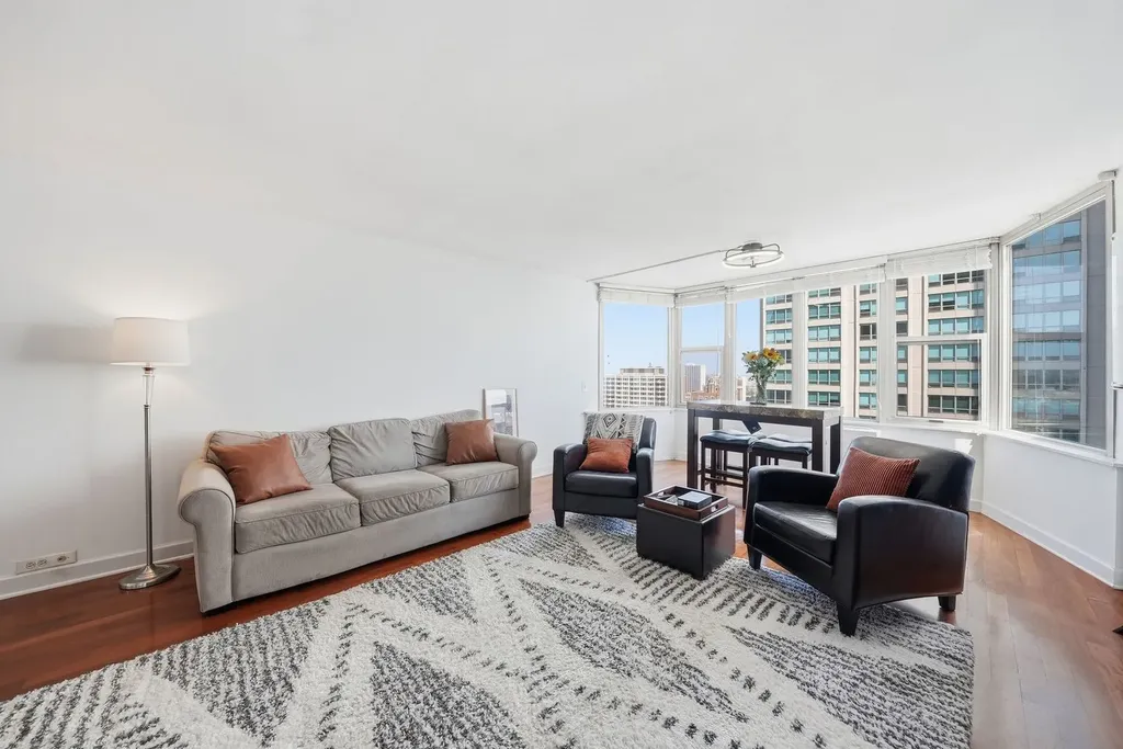 525 West Hawthorne Place Chicago IL 60657