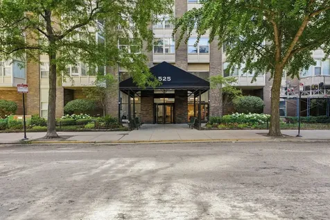 525 West Hawthorne Place Chicago IL 60657