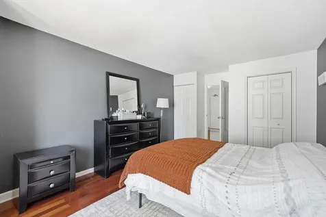 525 West Hawthorne Place Chicago IL 60657