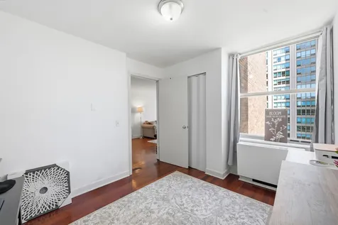 525 West Hawthorne Place Chicago IL 60657