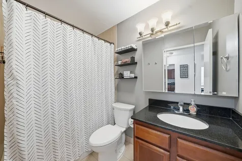 525 West Hawthorne Place Chicago IL 60657