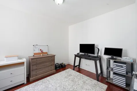 525 West Hawthorne Place Chicago IL 60657