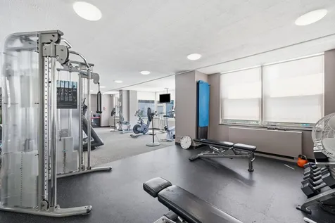 525 West Hawthorne Place Chicago IL 60657