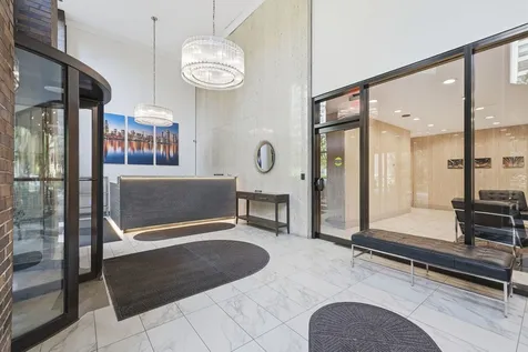 525 West Hawthorne Place Chicago IL 60657