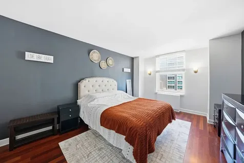 525 West Hawthorne Place Chicago IL 60657