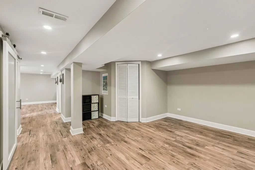 5742 South Rutherford Avenue Chicago IL 60638