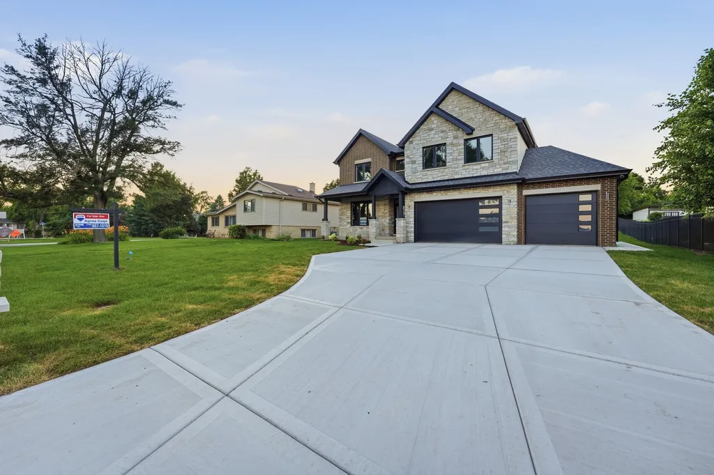 134 Holly Avenue Darien IL 60561