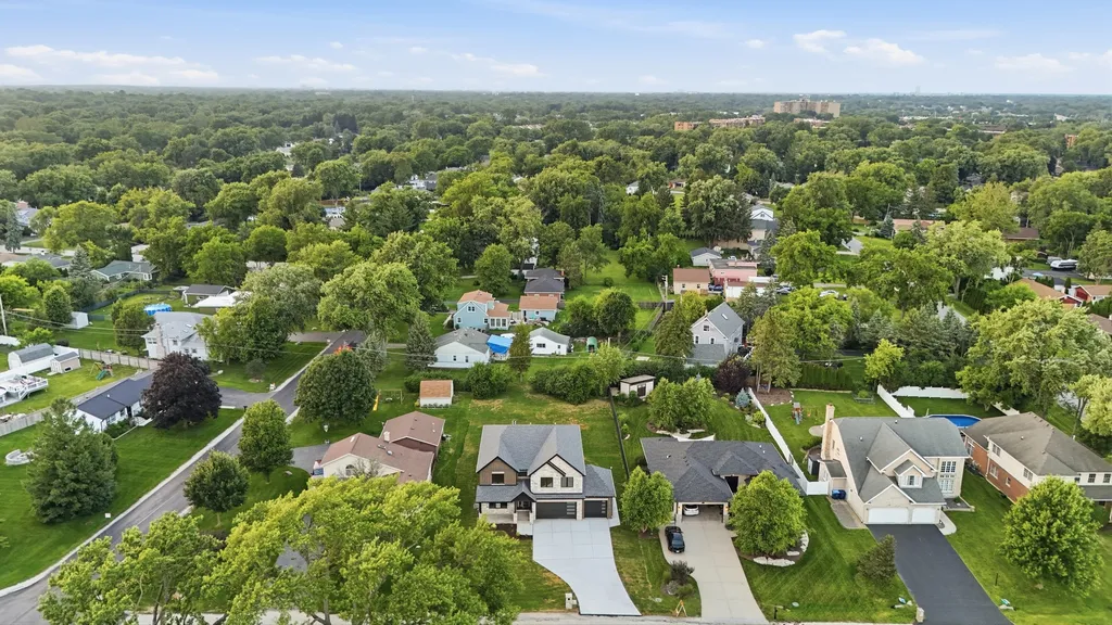 134 Holly Avenue Darien IL 60561