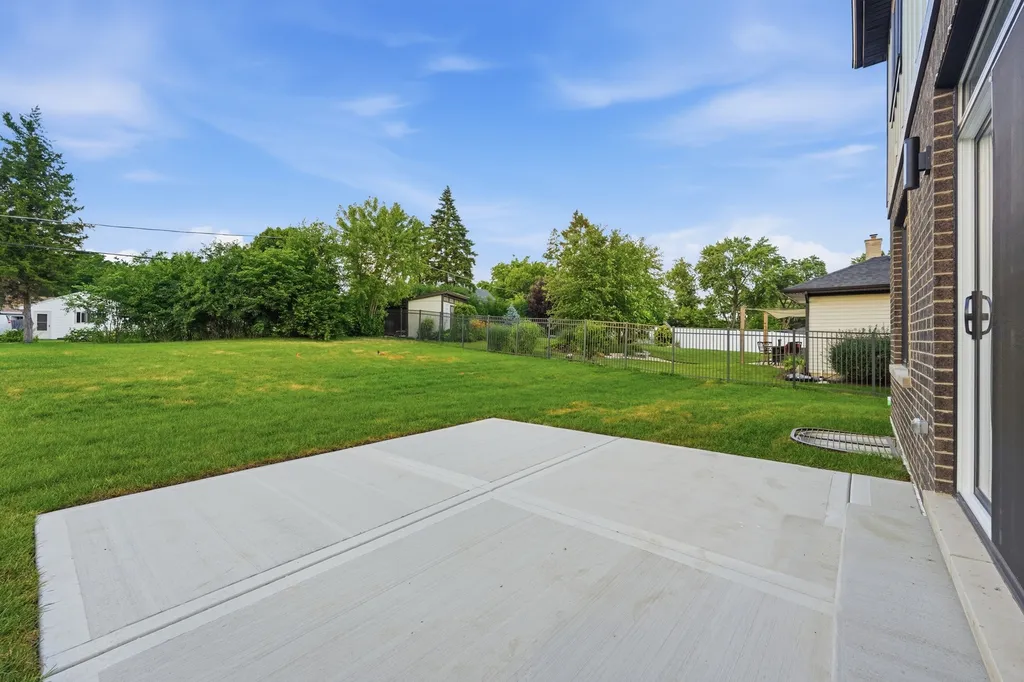 134 Holly Avenue Darien IL 60561