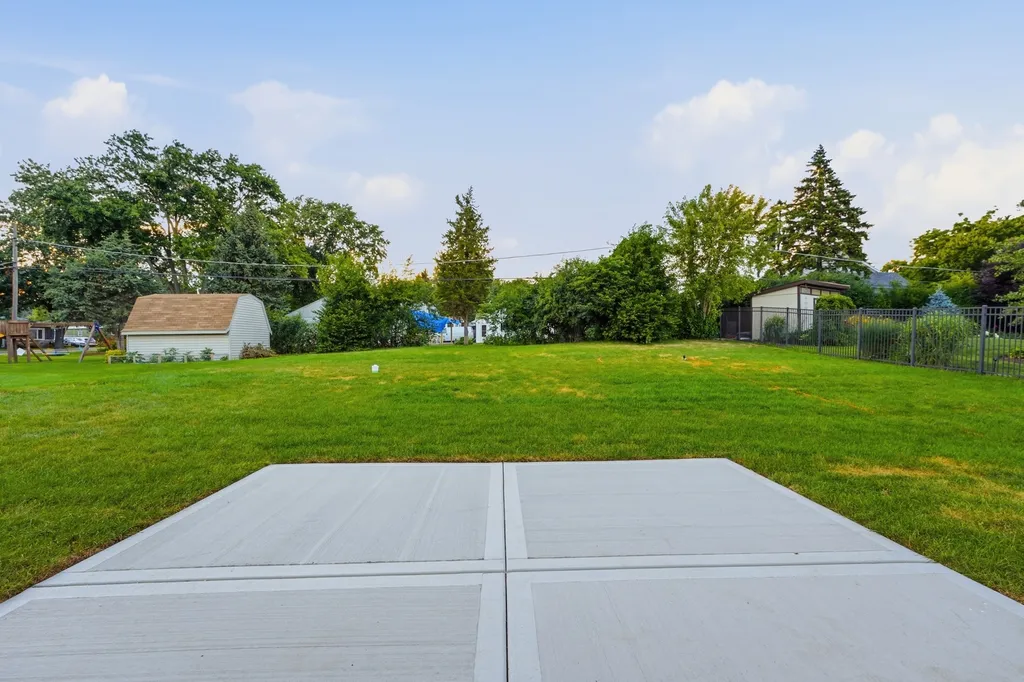 134 Holly Avenue Darien IL 60561