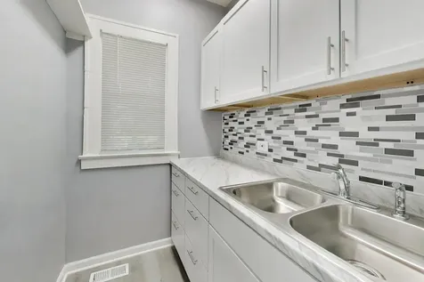 664 Lenox Avenue E Waukegan IL 60085