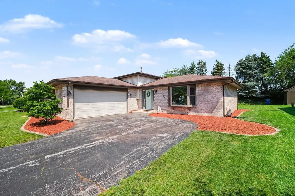 537 Willow Lane Beecher IL 60401
