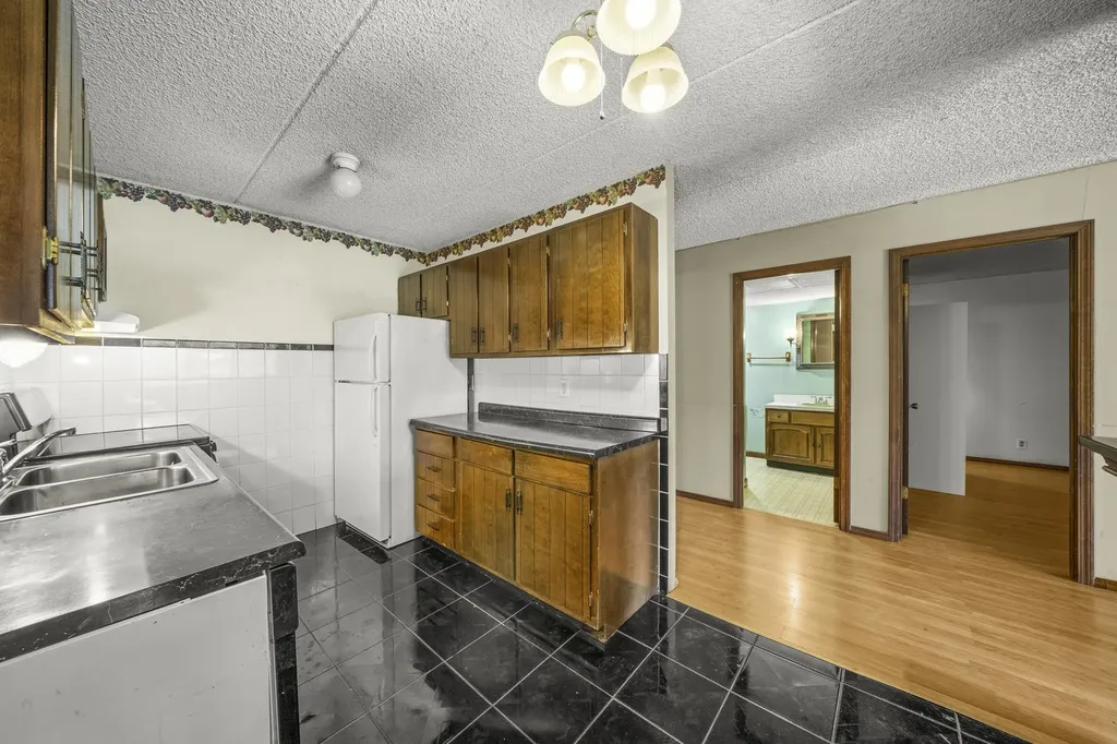 1060 North Farnsworth Avenue Aurora IL 60505
