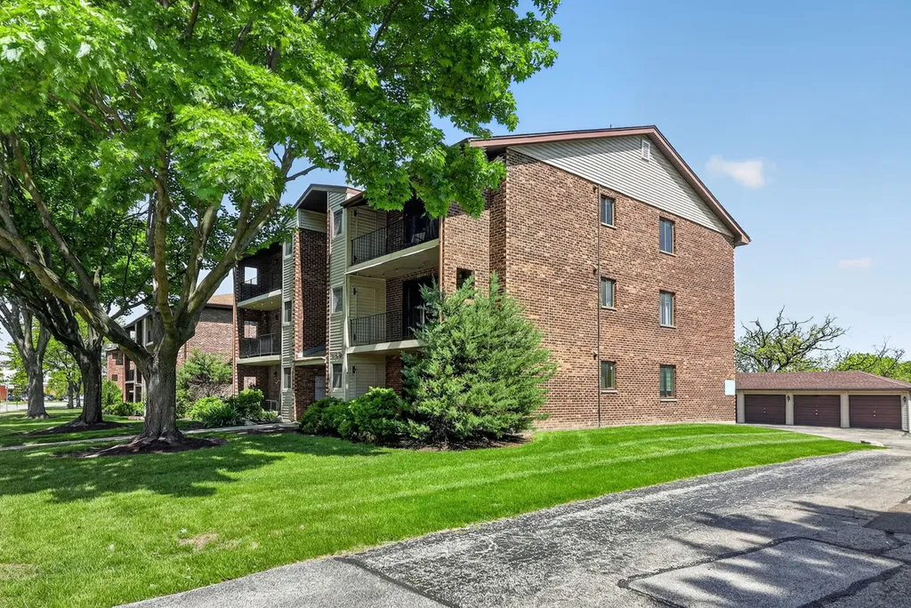 468 Valley Drive Naperville IL 60563