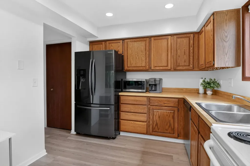 468 Valley Drive Naperville IL 60563