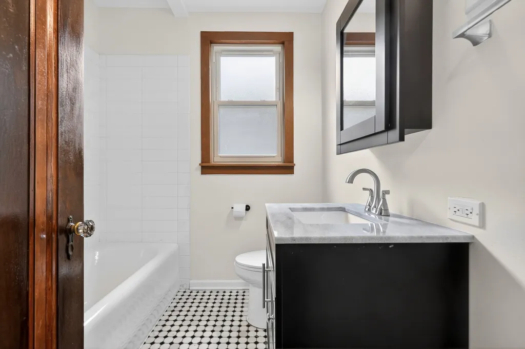 6136 West Fletcher Street Chicago IL 60634