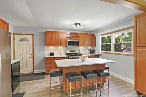 1569 Sherman Place Des Plaines IL 60016