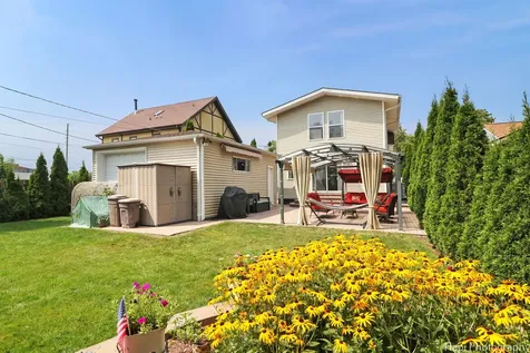 1569 Sherman Place Des Plaines IL 60016