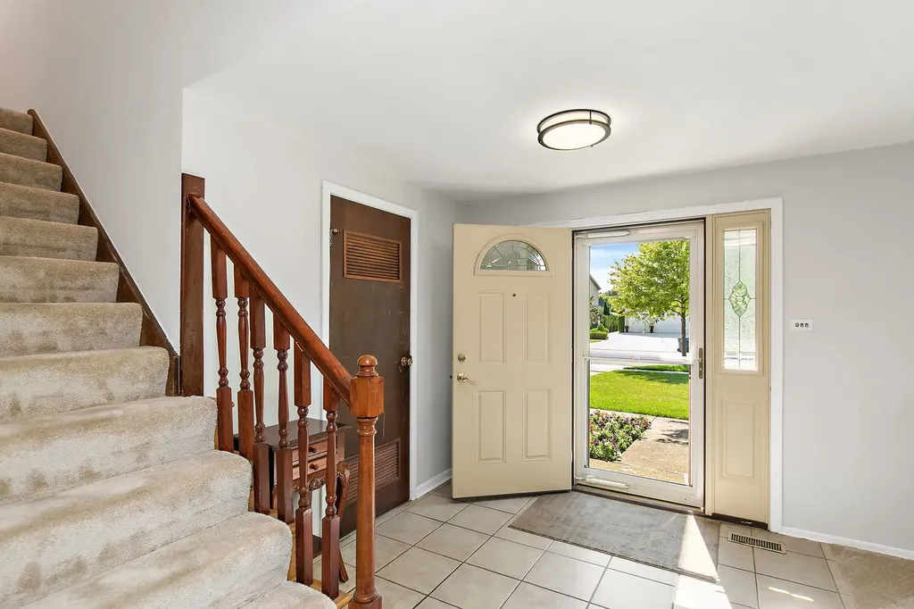 31 South Salem Drive Schaumburg IL 60193