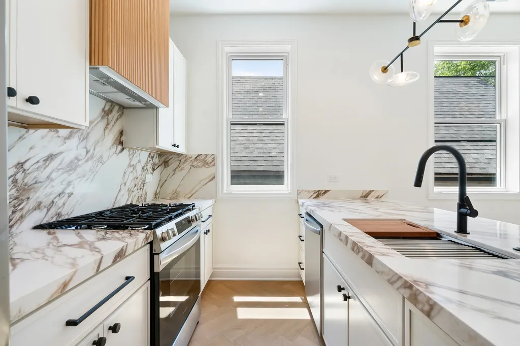 3329 North Whipple Street Chicago IL 60618