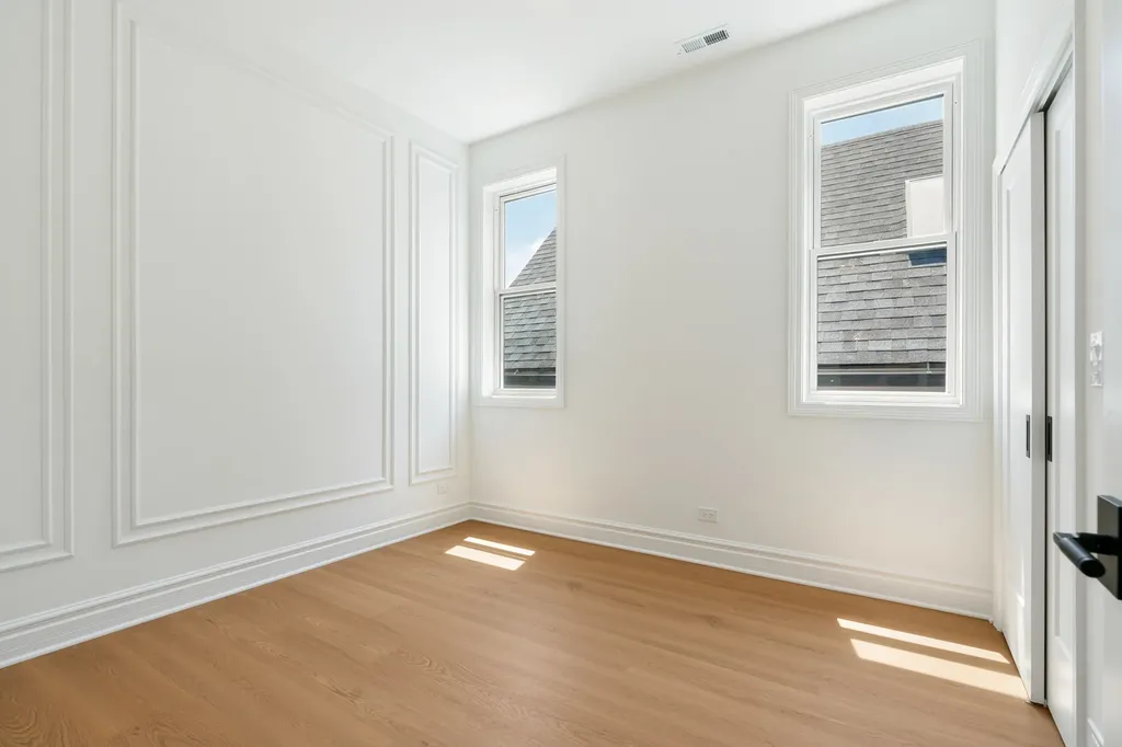 3329 North Whipple Street Chicago IL 60618